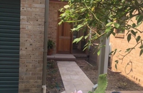 Burradoo Apartamento | Burradoo Loft with king size bed. Close to Southern Highlands wineries.