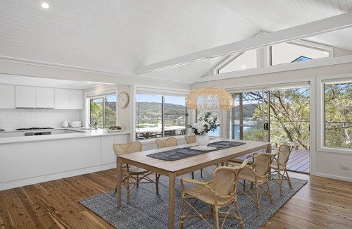 Hardys Bay Casa | Bush Retreat with Bayviews at Pretty Beach