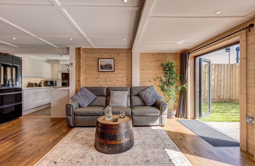 Wallingford Cabina | Buttercup Lodge | The Ridgeway Holiday Let | 2 Beds & Sleeps 4