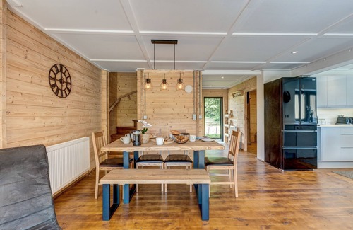Wallingford Cabina | Buttercup Lodge | The Ridgeway Holiday Let | 2 Beds & Sleeps 4
