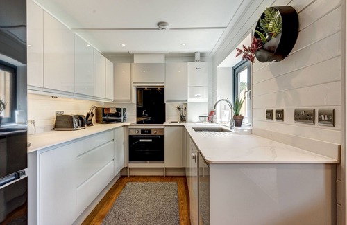 Wallingford Cabina | Buttercup Lodge | The Ridgeway Holiday Let | 2 Beds & Sleeps 4