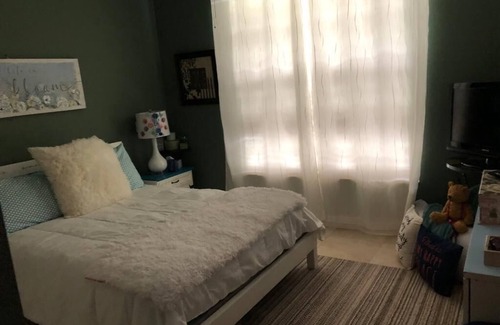 Naples Casa | Jardín de mariposas, naturaleza, acogedora suite privada completa para invitados