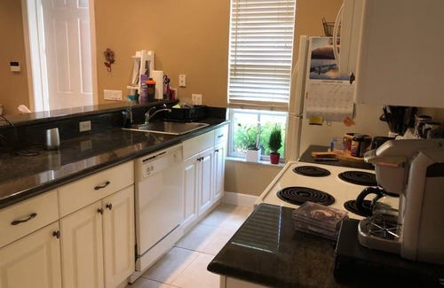 Naples Casa | Jardín de mariposas, naturaleza, acogedora suite privada completa para invitados