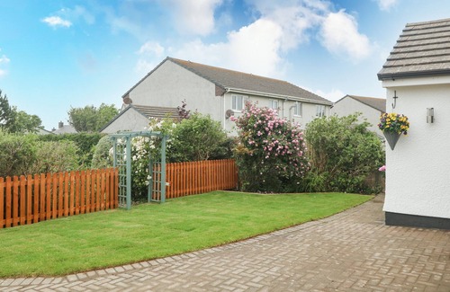 Cemaes Bay Cabaña | Bwthyn Eirlys