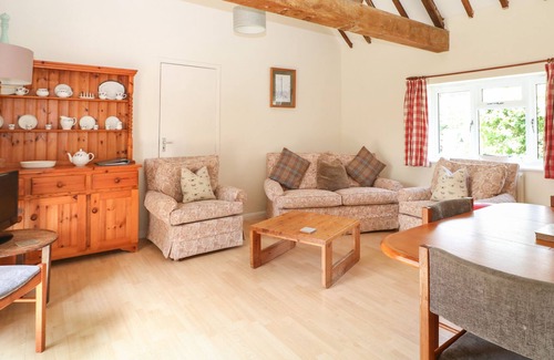 Pulborough Casa | BYRE COTTAGE 2, family friendly, with pool in Storrington