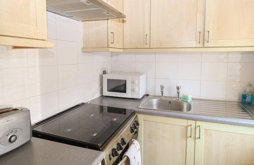 Pulborough Casa | BYRE COTTAGE 2, family friendly, with pool in Storrington