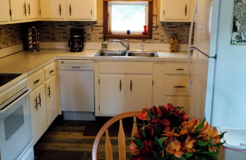 Lolo Casa | ¡Ven a pasar el rato en The Lazy Trout! Un acre divertido debajo de Lolo Peak en Lolo Creek ...