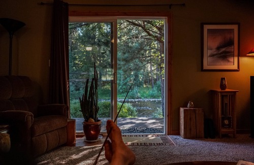 Lolo Casa | ¡Ven a pasar el rato en The Lazy Trout! Un acre divertido debajo de Lolo Peak en Lolo Creek ...