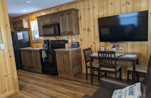Sherrills Ford Cabina | C2-A Lakefront Tiny Home Cabin on Lake Norman
