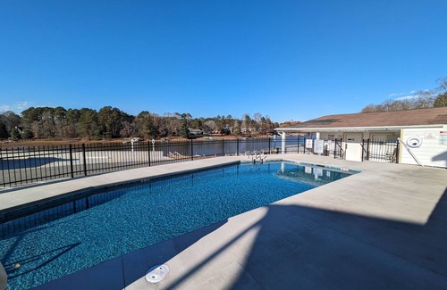 Sherrills Ford Cabina | C2-A Lakefront Tiny Home Cabin on Lake Norman