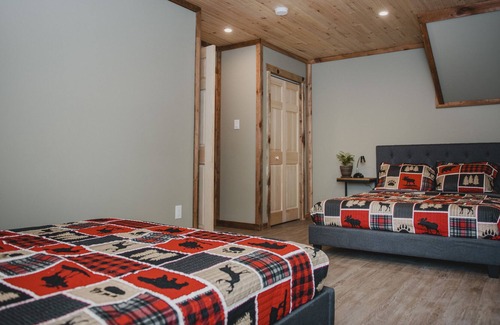 L'lle-du-Grand-Calumet CabaƱa | Lux/waterfront all inclusive on Ottawa Riverš¶š£š£