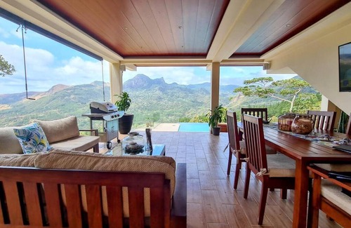 Altos del Maria Villa | Cabaña con Espectacular Vista y Piscina Climatizada