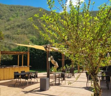 Trabadelo Casa | cabañas bungalow albergue camping valle do seo
