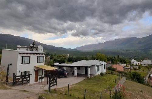Tafí del Valle Chalet De Esquí | Cabañas Loma de El Pelao
