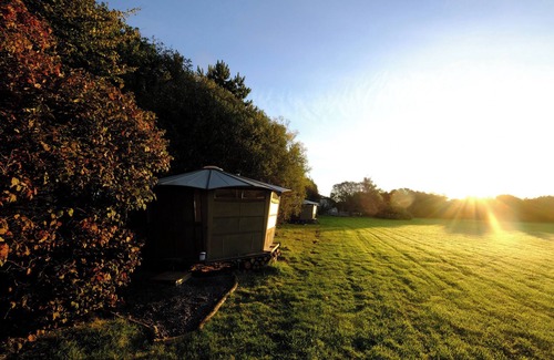 Llantwit Major Cabaña | CABAN DYLLAS, romantic, character holiday cottage in Llantwit Major