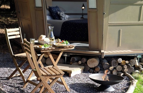 Llantwit Major Cabaña | CABAN DYLLAS, romantic, character holiday cottage in Llantwit Major