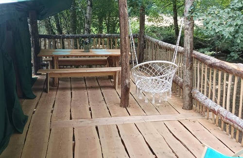 Saint-Eloy-les-Tuileries Cabina | Cabane Lodge au Bord de L'eau