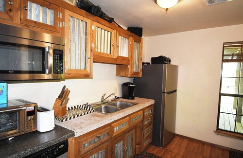 Vian Cabina | Cabin 1, AKA The Treehouse 1 bedroom and a loft. 2 bathrooms. Sleeps 5