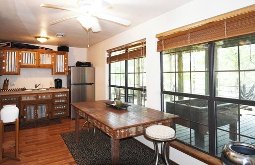 Vian Cabina | Cabin 1, AKA The Treehouse 1 bedroom and a loft. 2 bathrooms. Sleeps 5