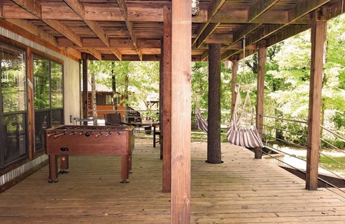 Vian Cabina | Cabin 1, AKA The Treehouse 1 bedroom and a loft. 2 bathrooms. Sleeps 5