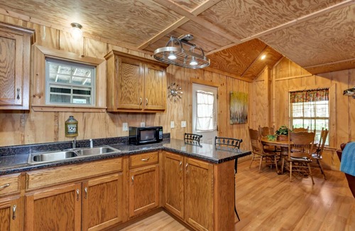 Langston Cabina | Cabin #1 Fisherman's Landing / Rustic Cabin w/ Covered Boat Shelter Sleeps 5