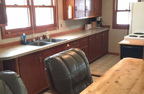 Hines Villa | Cabin 15 Lakefront Family Resort