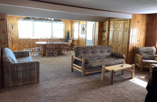 Hines Villa | Cabin 15 Lakefront Family Resort