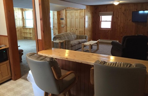 Hines Villa | Cabin 15 Lakefront Family Resort