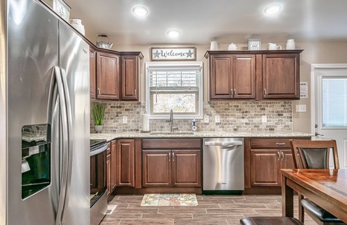 Maryville Casa | Cabin 2-Allegheny Falls-Mountain View -Private Waterfall- No Stairs-Brand New