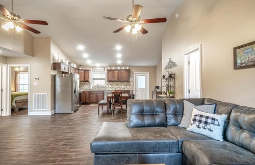 Maryville Casa | Cabin 2-Allegheny Falls-Mountain View -Private Waterfall- No Stairs-Brand New