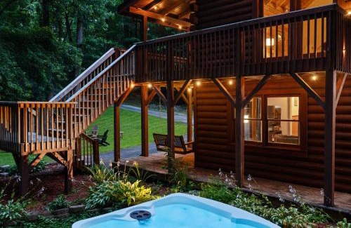 Marion Casa | Cabin 3 Miles off I-40-hot tub-firepit-secluded better than a Hotel