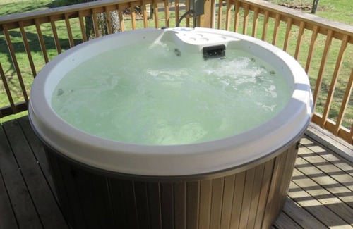 East Bernstadt Cabina | Cabin by the Pond