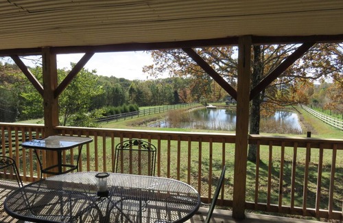 East Bernstadt Cabina | Cabin by the Pond