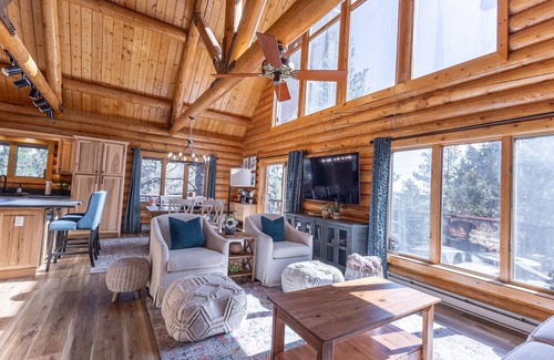 Mammoth Creek Cabina | Cabin close to the Lake, Sleeps 8