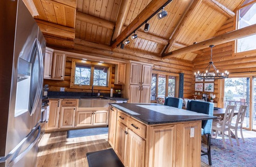 Mammoth Creek Cabina | Cabin close to the Lake, Sleeps 8