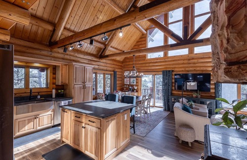 Mammoth Creek Cabina | Cabin close to the Lake, Sleeps 8