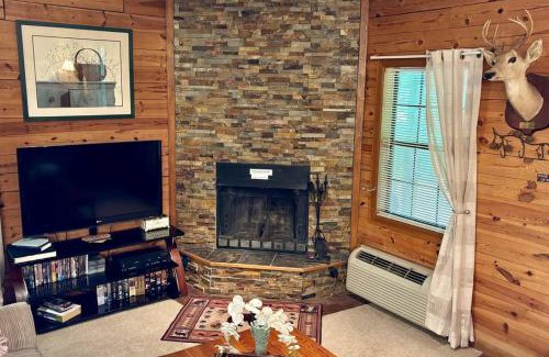 Eureka Springs Casa | Cabin in the Woods