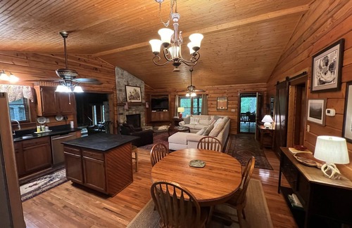 Clifftops Casa | Cabin Retreat in Monteagle's gated Clifftops