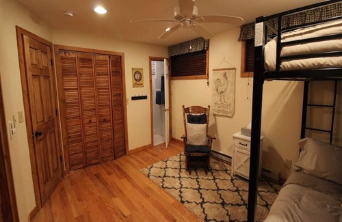 Hendersonville Cabina | Cabaña: Mountain Lakefront actualizado; Senderismo, Canotaje, Pesca, Ideal para familias