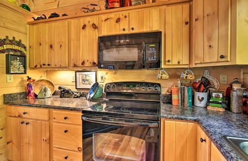 Sylva Cabina | ¡NUEVO! Cabina con barbacoa + juegos, paseo a Blue Ridge Parkway