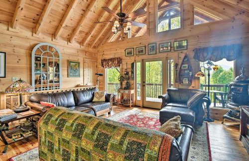 Sylva Casa | Cabin with BBQ and Games - Walk to Blue Ridge Parkway!