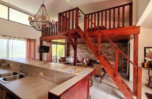 Sora Casa | Cabaña con espectacular Vista y Piscina Climatizada