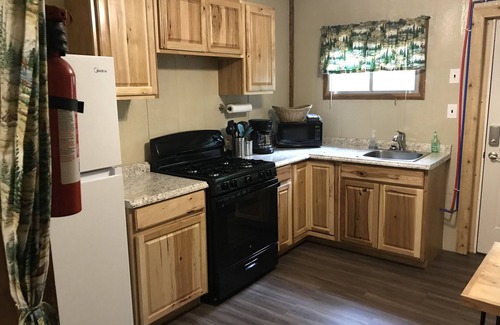 Lenox Cabina | Cabin with Pond on 6 Private Acres --1.5 miles from Montauk Park, Near Salem