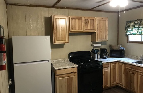 Lenox Cabina | Cabin with Pond on 6 Private Acres --1.5 miles from Montauk Park, Near Salem