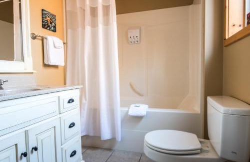Ucluelet Hotel | Cabins West