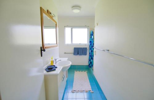 Burnt Pine Casa | Cadel's Cottage WITH FREE UNLIMITED HIGH SPEED INTERNET