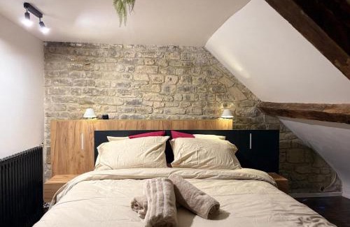 Centre Ancien Apartamento | Caen duplex T2 confort 18è s coeur de ville avec Vayny