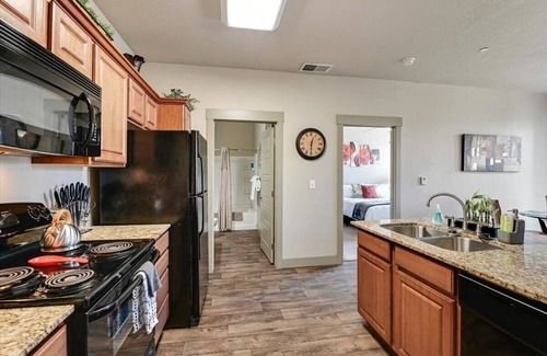 South Jordan Apartamento | Cal-King Suite, Ground Floor & Outdoor Adventures!