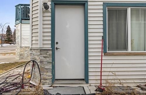 Hawkwood Casa | Calgary - Mountains and Ski