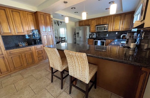 Corona Casa | California Style and comfort! 4 bedroom House in South Corona!